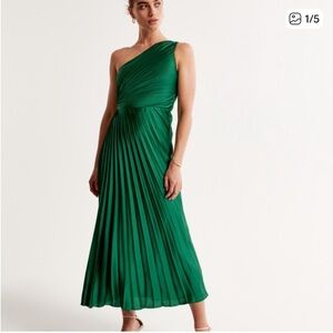 Like New Beautiful Abercrombie Dark Green Pleated Dress Petite Small